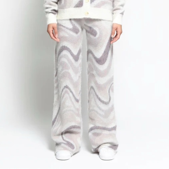 Gray and White Wide Leg Pants with Zigzag Pattern BRAND NEW WITH TAGS - Picture 1 of 6